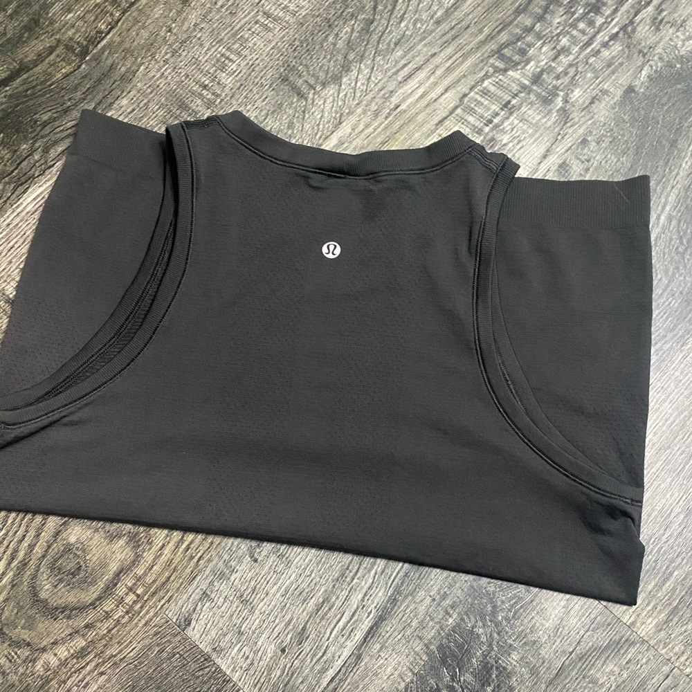 Lululemon muscle tank